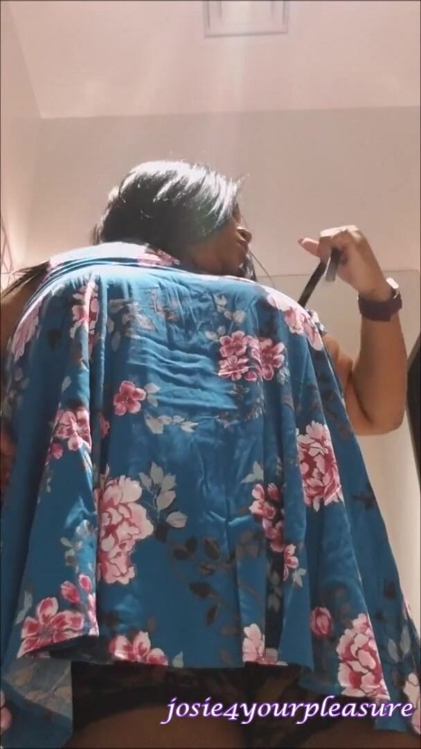 Josie4yourpleasure: La bbw torrida si masturba nel camerino hd