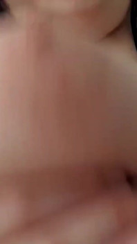 Cewek seksi dengan toket raksasa lagi asik nyepong kontol sampai mengerang keenakan