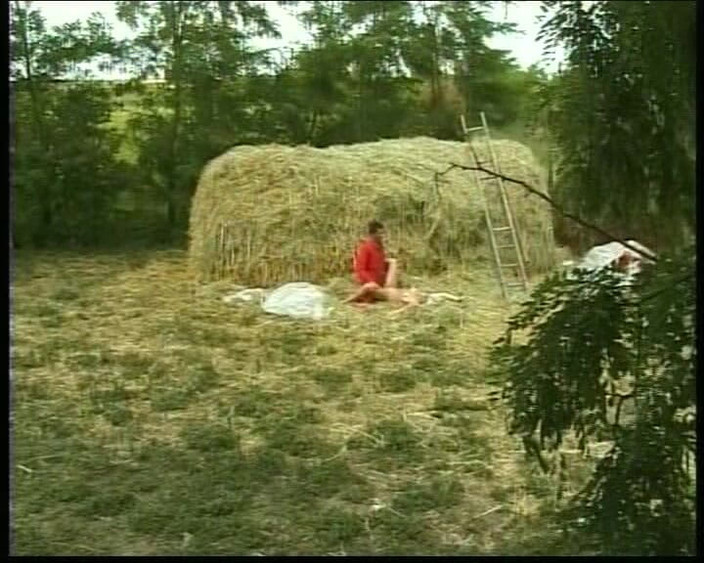 Busty German Sluts: Tato zralá blondýnka z Německa byla ošukaná na farmě