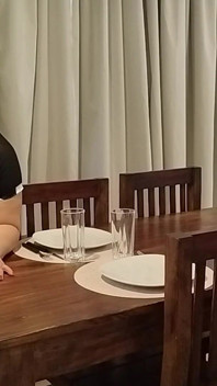 Calda matrigna BBW, Fan solisti al rallentatore, nella sala da pranzo