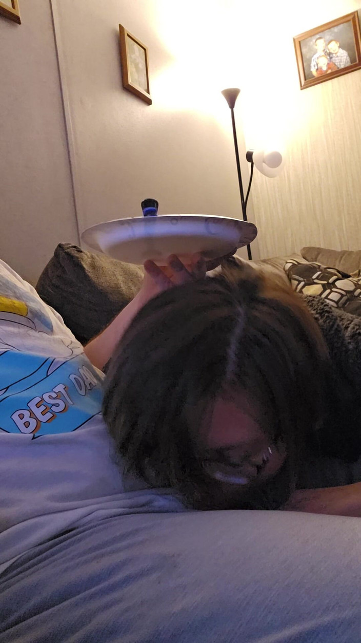 Funhousewife69: Žere jablečný koláč, kouřím mu péro Lol