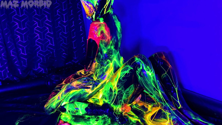 KinkyFemdomTV: Уф мокра і брудна розвага в протигазі з Патрицією