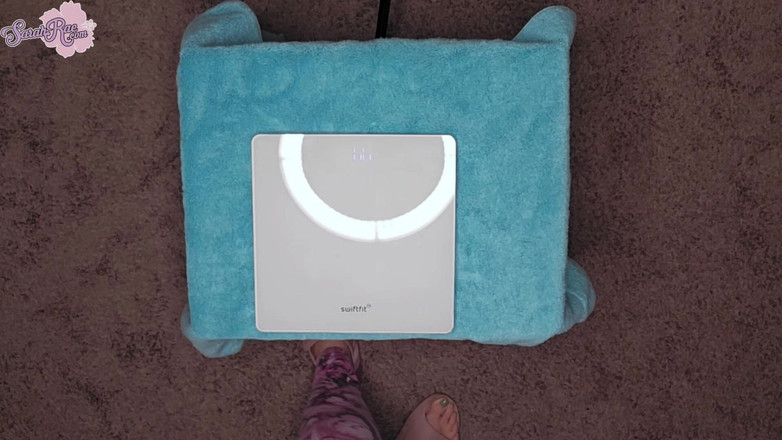 Sarah Rae: 胸の体重測定