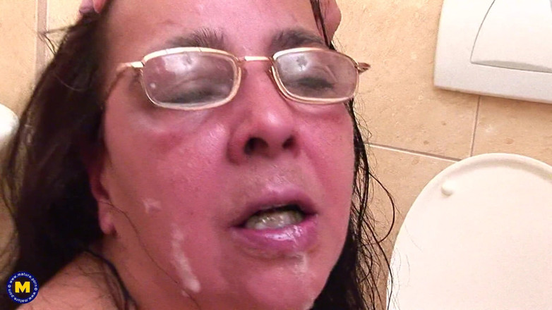 Mature NL: 얼마나 음란한 당신은 공중 화장실에 얻을 수 있습니다