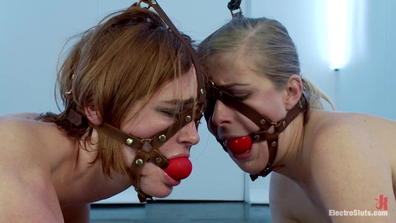 Electrosluts by Kink: Deux électrosluts difficiles !