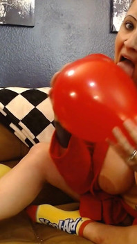 000000 Un ballon jaune rouge suce