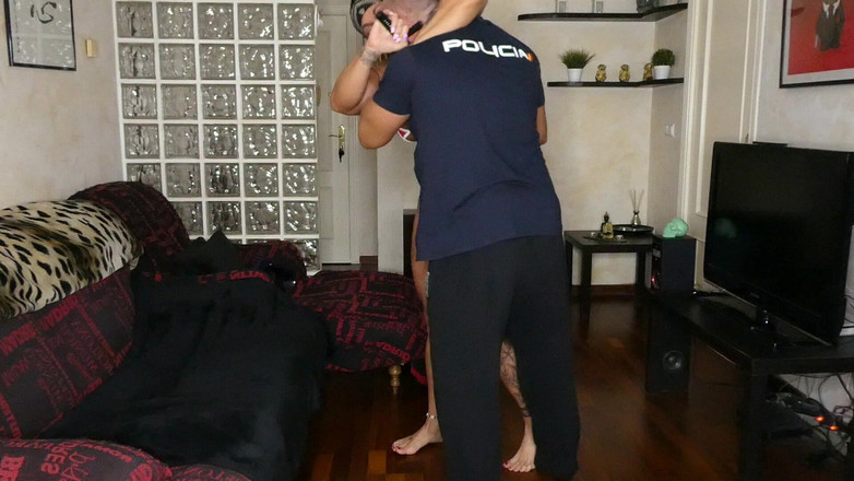 Danaxmuscles: Pieprzę policjanta, który przyszedł do aresztu