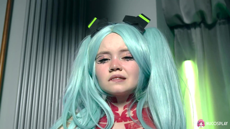 Nu Cosplay: Ребекка Ніксон показує нам свої чудові цицьки в аніме-косплеї