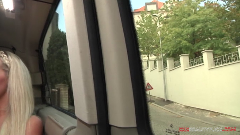 Czech Pornzone: Máquina de follar de alto calibre - Jenny Simons