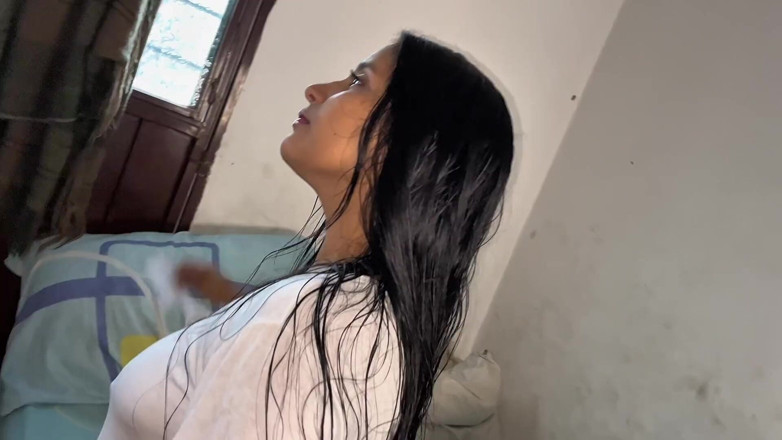 Gilversexy: Une belle-fille se change devant son beau-père ! Elle finit par...