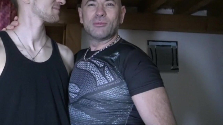 FRENCH AMATORS SEXTAPES: Matue Dude Fucked by a Young Straight Guy