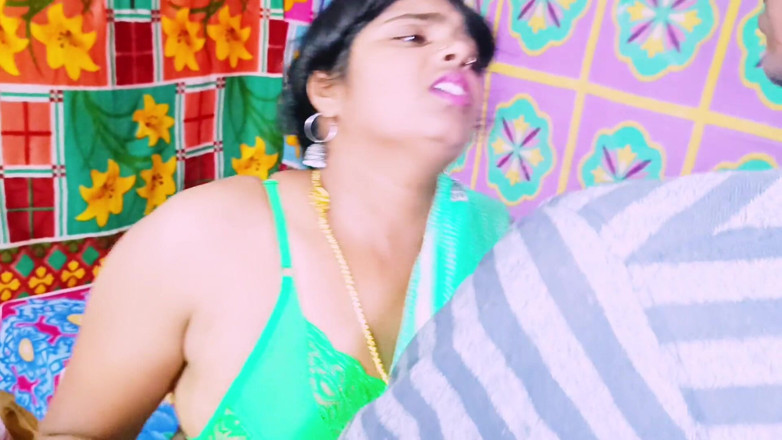 Telugu honey lips: 德西大鸡巴继子操永继母的紧阴道。泰卢固肮脏的谈话。