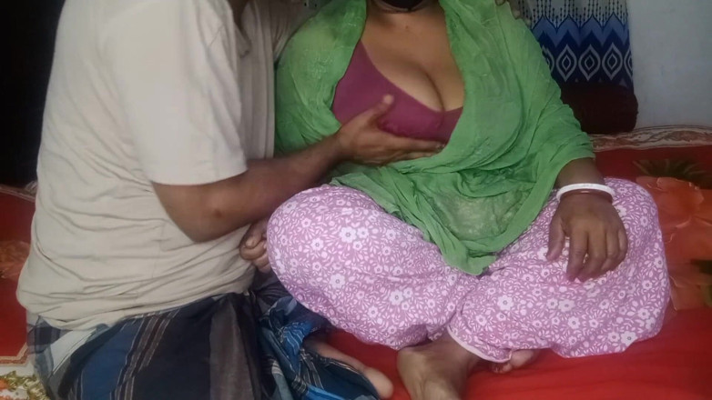 Sabina244: Napalona doświadczona i dojrzała mama z Bangladeszu daje swoim ojczymom...