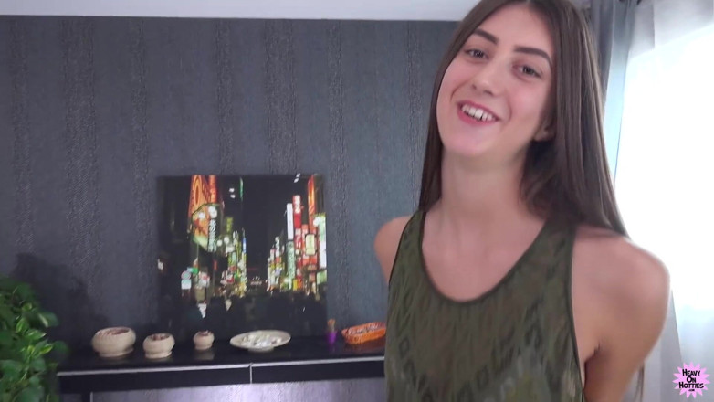 Heavy on Hotties: Ragazza alta incontra un grande uomo per un gioco sessuale