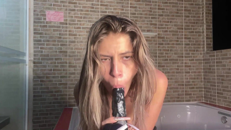 Molly Smith: Loira Tarada Brinca Com a Boceta E Um Enorme Dildo...
