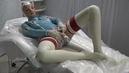 Latex Danielle: Latex Danielle - Il paziente sta esaminando il medico e il...