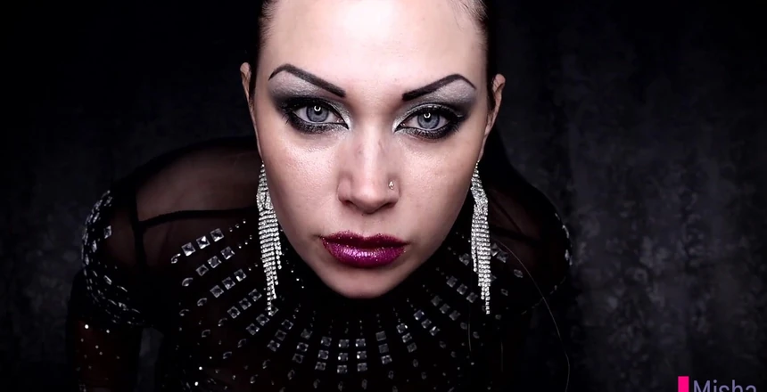 Goddess Misha Goldy: Prosí o bohyni Plivat!