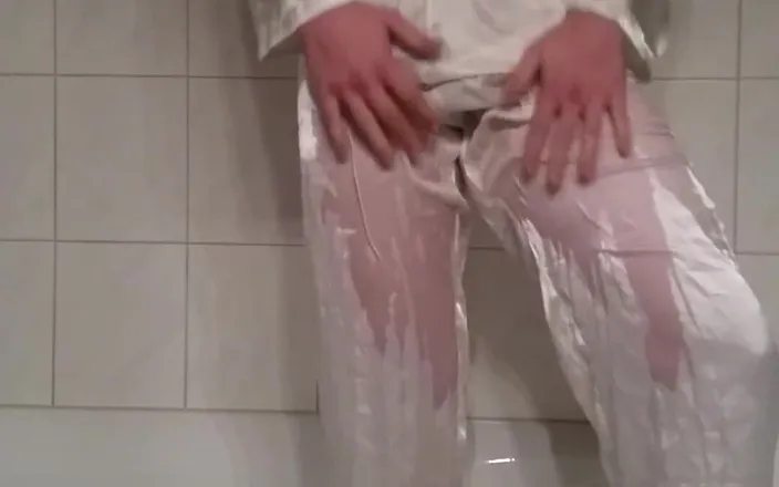 Satin Slave: Selfpissing in Satin