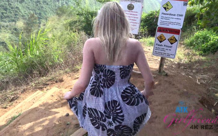 ATK Girlfriends: Melody markiert virtuellen urlaub mit papi POV