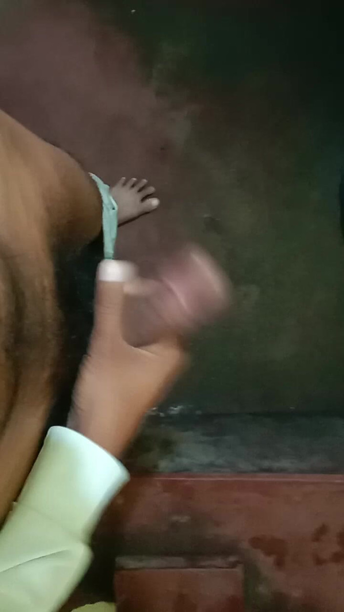 Kala Desi: Stau singură tremurându-mă