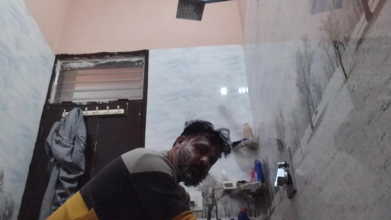 Austin Rose: Sugar daddy fa il bagno nuda