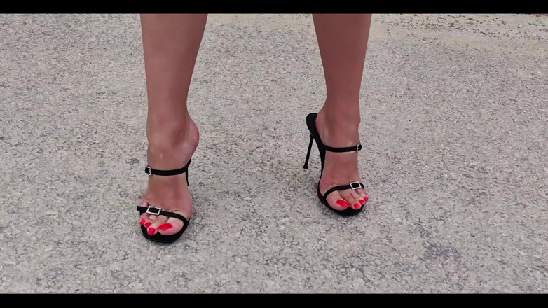Goddess Lena: Topuklu Ayakkabılarla ️ Yürüyüş