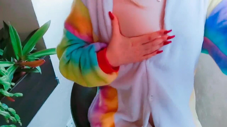 Taboo Room: Üvey kız kardeşim gerektiğinde vücuduna dokunmama izin veriyor