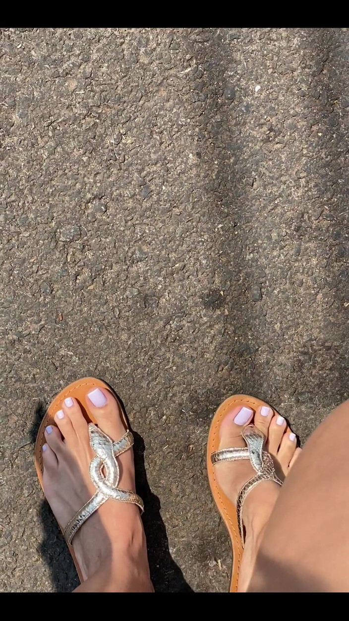 KiffaFeet: Sunt îndrăgostită de unghiile astea franțuzoaice