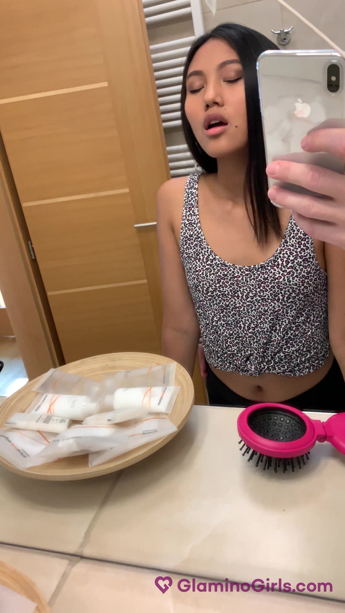 Glamino Girls: Partea 1 mai Thailandeza a ajuns la Praga pentru a fi...