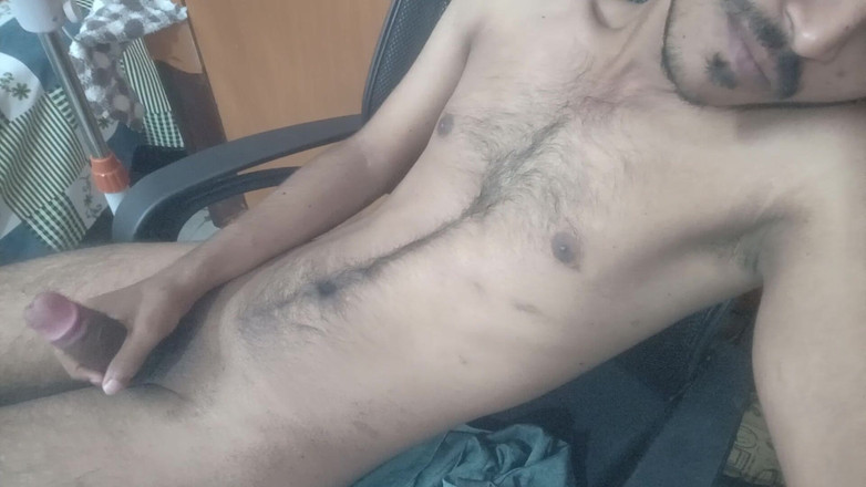 Suhas: Гей мастурбирует с камшотом