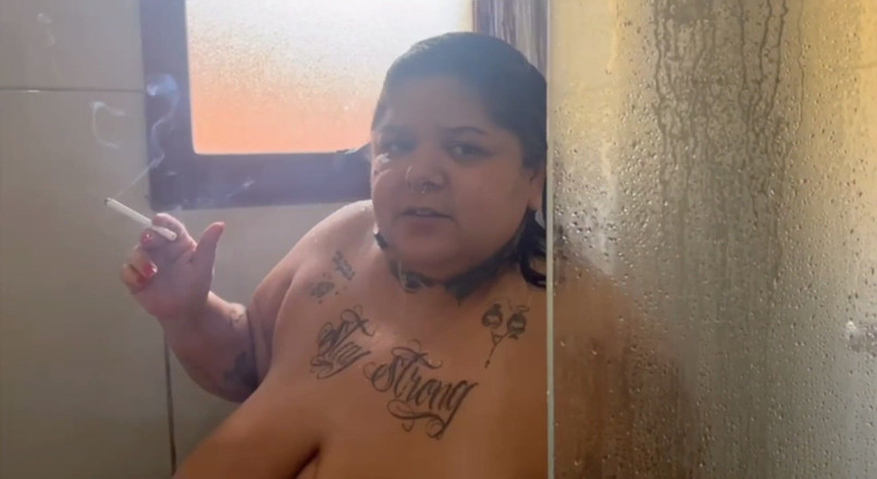 Mary Jhuana: Bbw formosa si illumina sotto la doccia