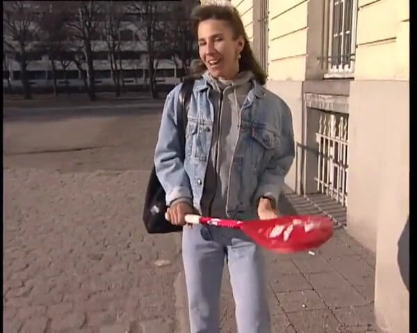 YOUR FIRST PORN: Ich Zeige Euch Was.. - Betty saya akan menunjukkan sesuatu kepada...