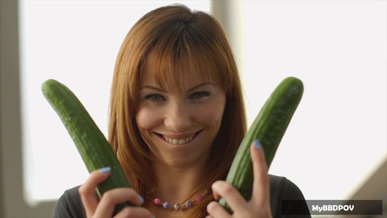 MyBigBlackDickPOV: 若いアリサ・ギャップのためのアナル野菜の詰め物