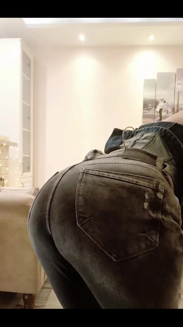 FrauleinP: Pissing jeans zatímco břicho tlačítko lechtání
