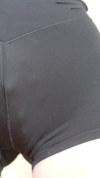 Vibrator în pantalonii mei scurți