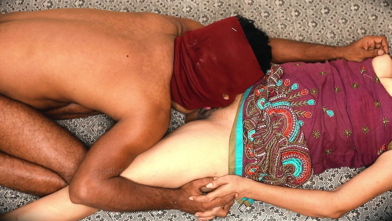 Hottysneha: Desi byflicka sneha njuter av sex med styvbror i hemlighet....