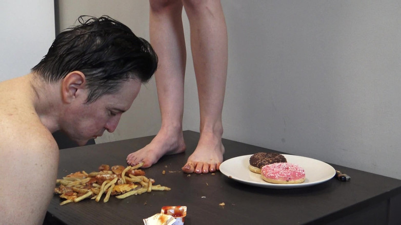 Femdom Austria: Fast Food &amp; Donat krmení nohou!