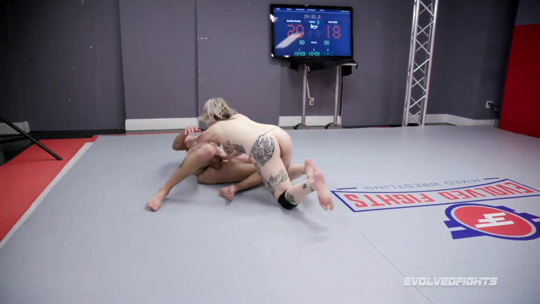 Evolved Fights: Kaiia Eve и Jay West, смешанная борьба
