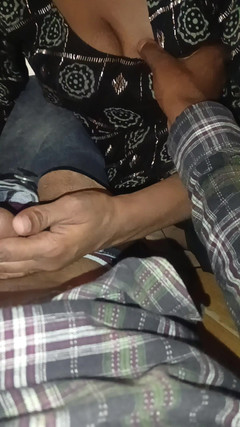 Bhabhi UP: 오늘 나는 의붓아빠를 데려가고 싶어