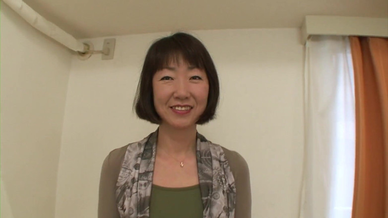 Asian Mature Climax: Scopandola intensamente sul tavolo della cucina