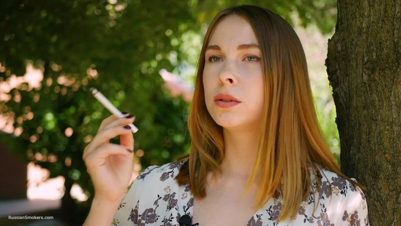 Russian Smokers: Evgeniya kouří silnou 120 mm cigaretu