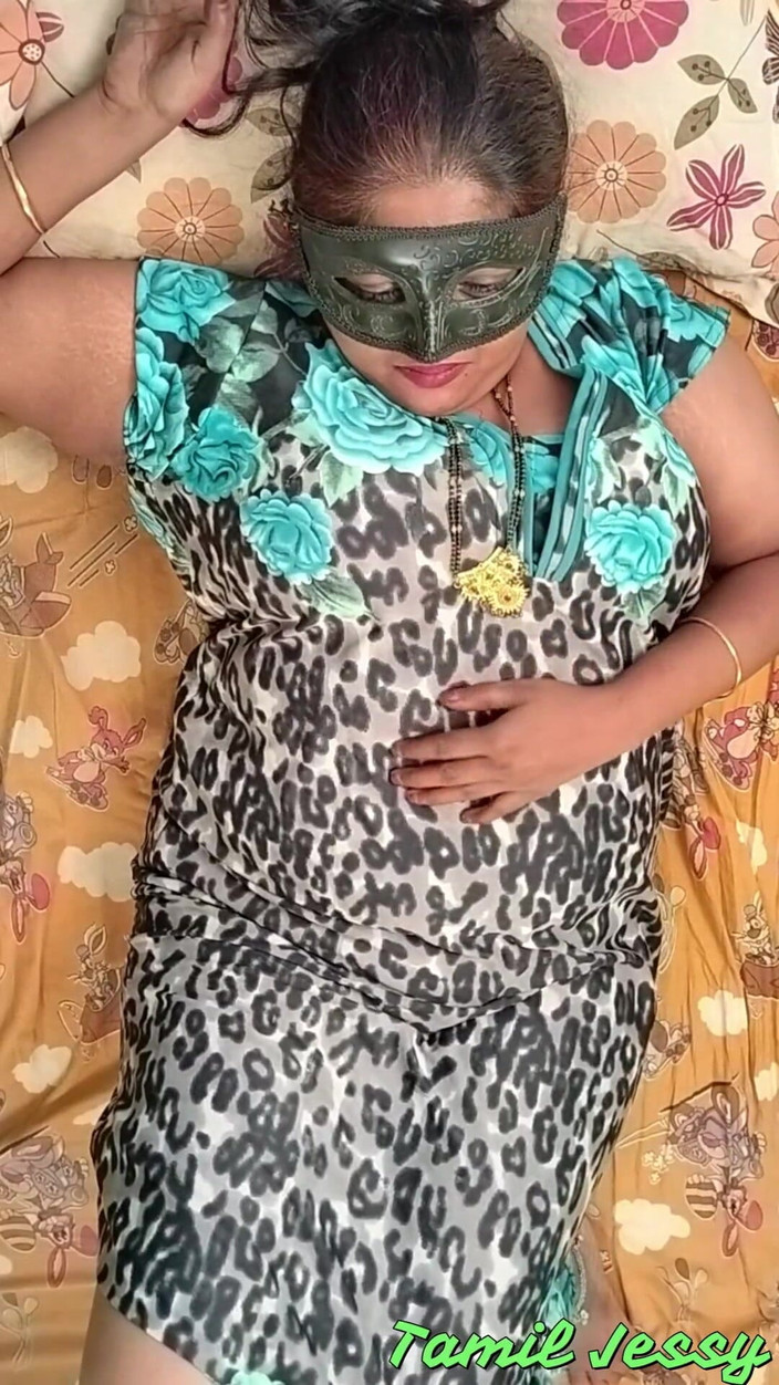 Tamil Jessy: Super cognata