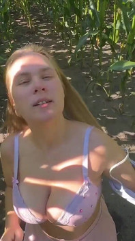 Aventura anal inalcanzada en un maizal: ¡demasiado dulce para mantenerse bien!