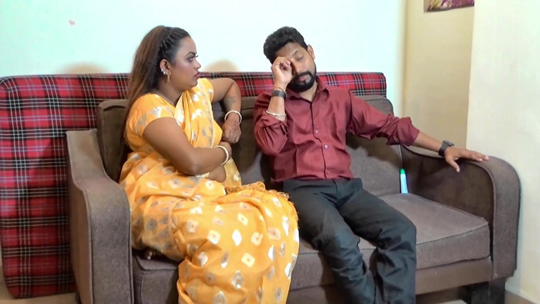 suchismitasarkar: akeli mahila kol da pleboy apne ghar men aur ek...