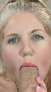 Mon patron me creampie par accident pendant que j’essaye de garder mon travail