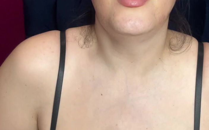 Young_strawberry: Мілфа благає: кінчи на великі цицьки мачухи, я хочу скуштувати цю сперму