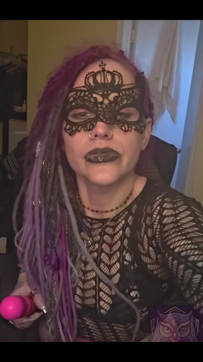 Mistress Solena: Es gibt einen tiefgreifenden unterschied, zwischen sich selbst zu berühren...