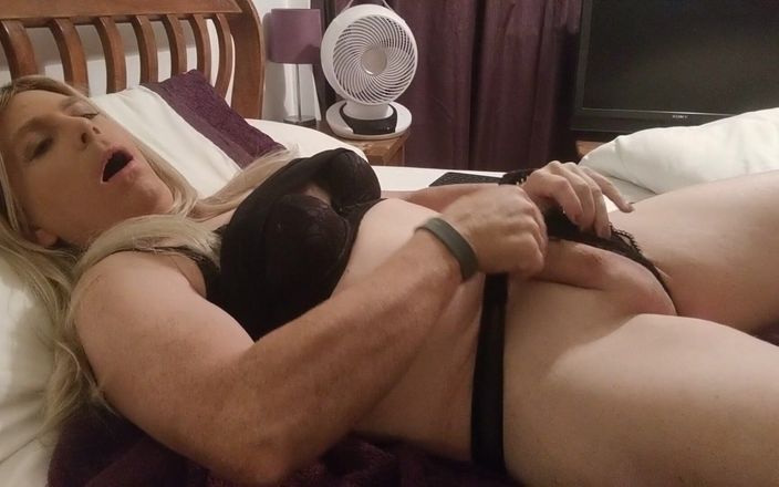 NikkiGee: Unwinding After Work