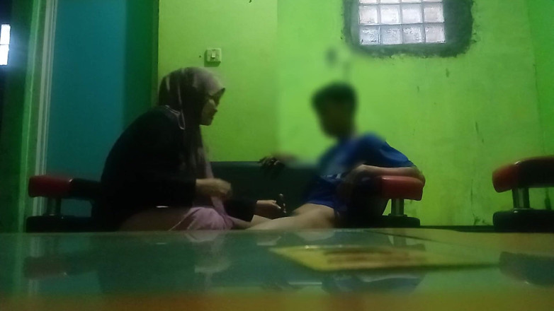 Famly sex: Saya hampir menemui apabila saya mengongkek pepek abang tiri saya...