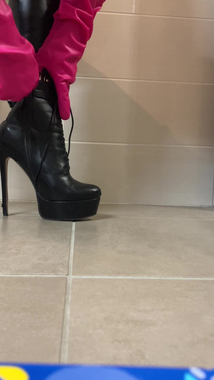 Celiasm: Latex sok omhuld met hoge hak